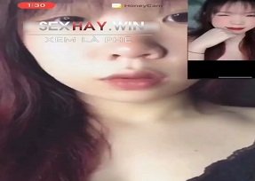O relacionamento com o barbeiro sexy com água rosa