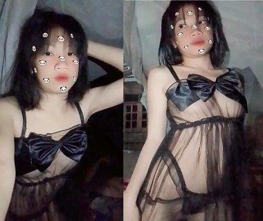 Linda irmã está tirando uma selfie